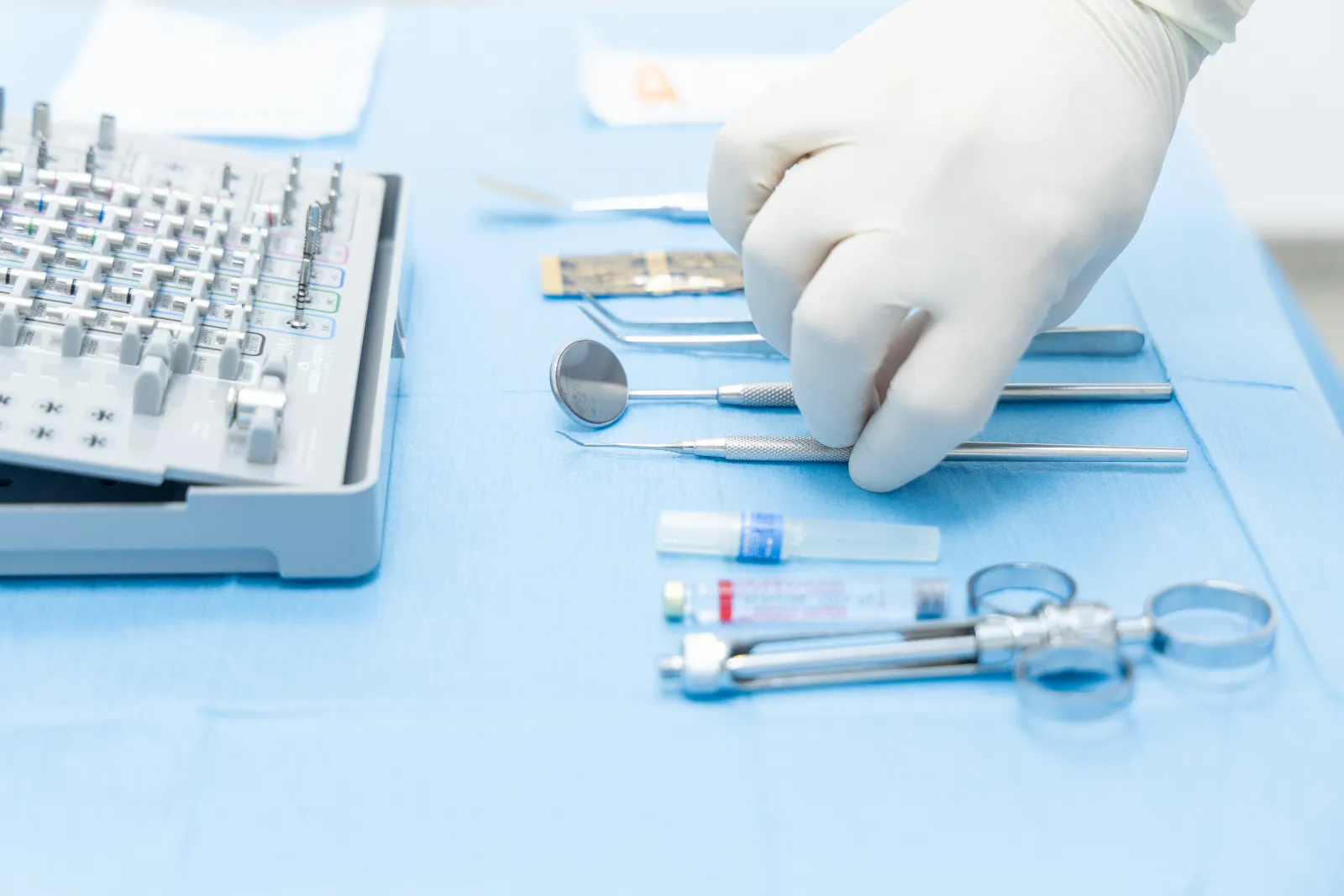 Kit chirurgico per implantologia preparato sul campo sterile